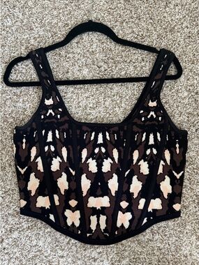 Express Body Contour Abstract Print Knit Top in Black, Brown & Cream